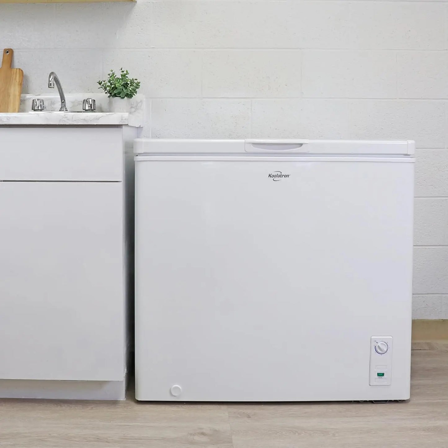 XMSJ Chest Freezer Front Drain Manual Defrost White Garage Ready