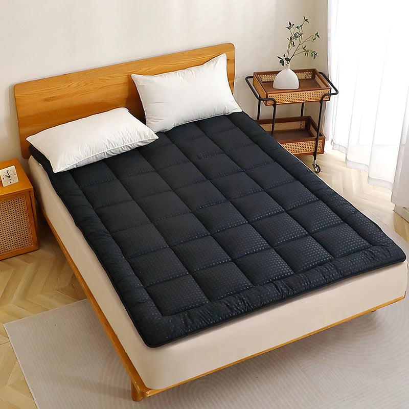 Lightweight Breathable Polyester Mattress Protector Dustproof Bedding Cover